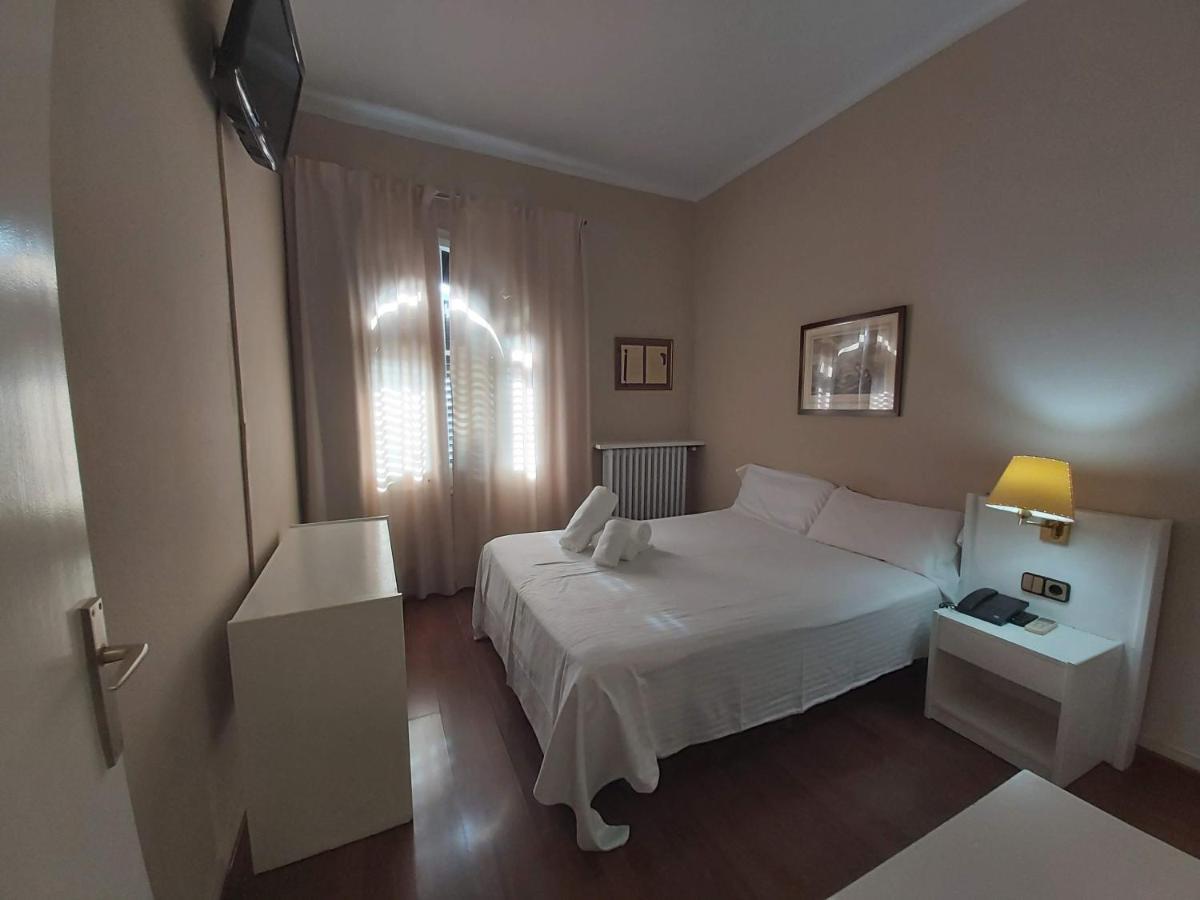 Hotel El Castell Sant Boi de Llobregat Ngoại thất bức ảnh