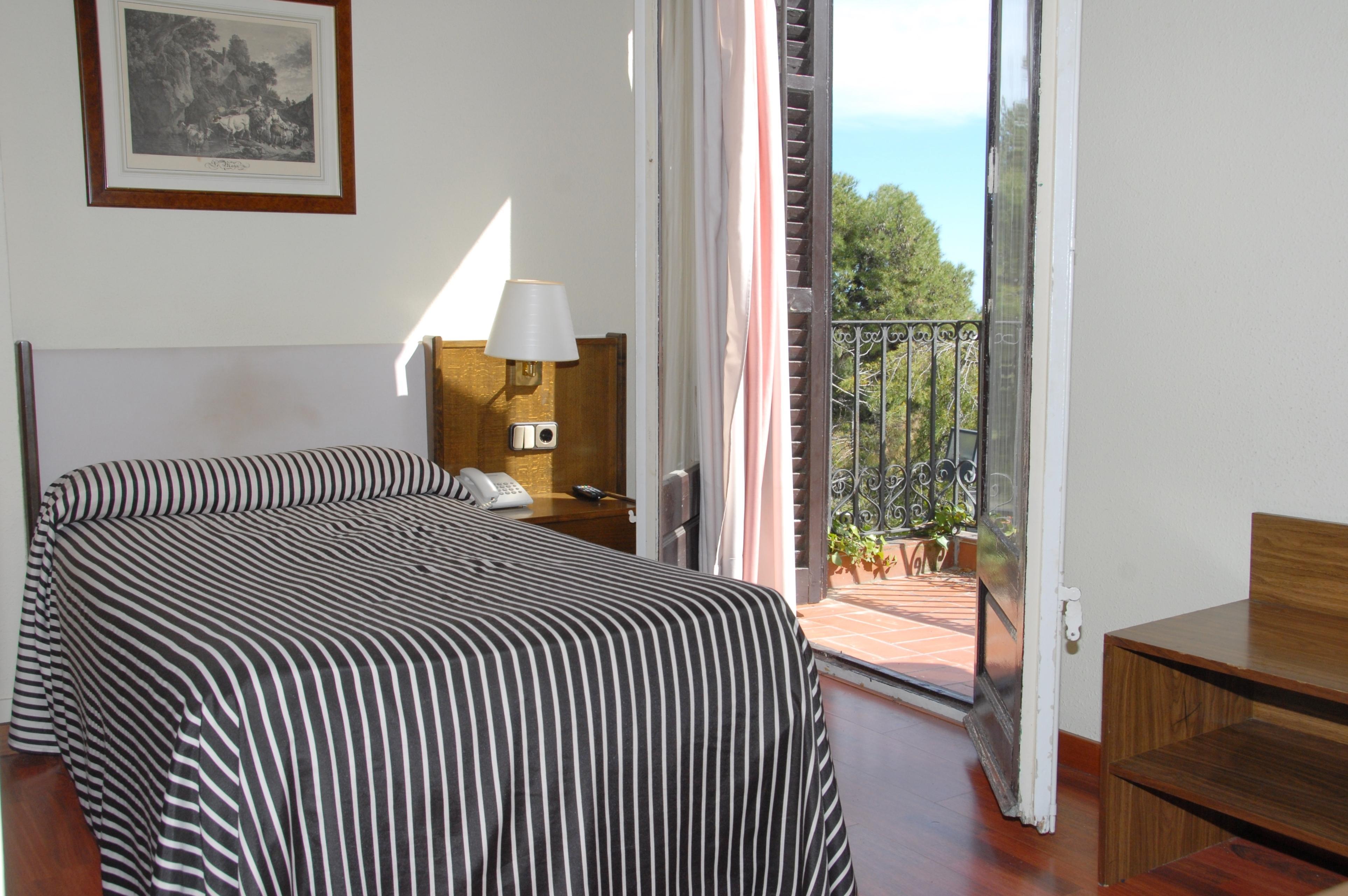 Hotel El Castell Sant Boi de Llobregat Ngoại thất bức ảnh
