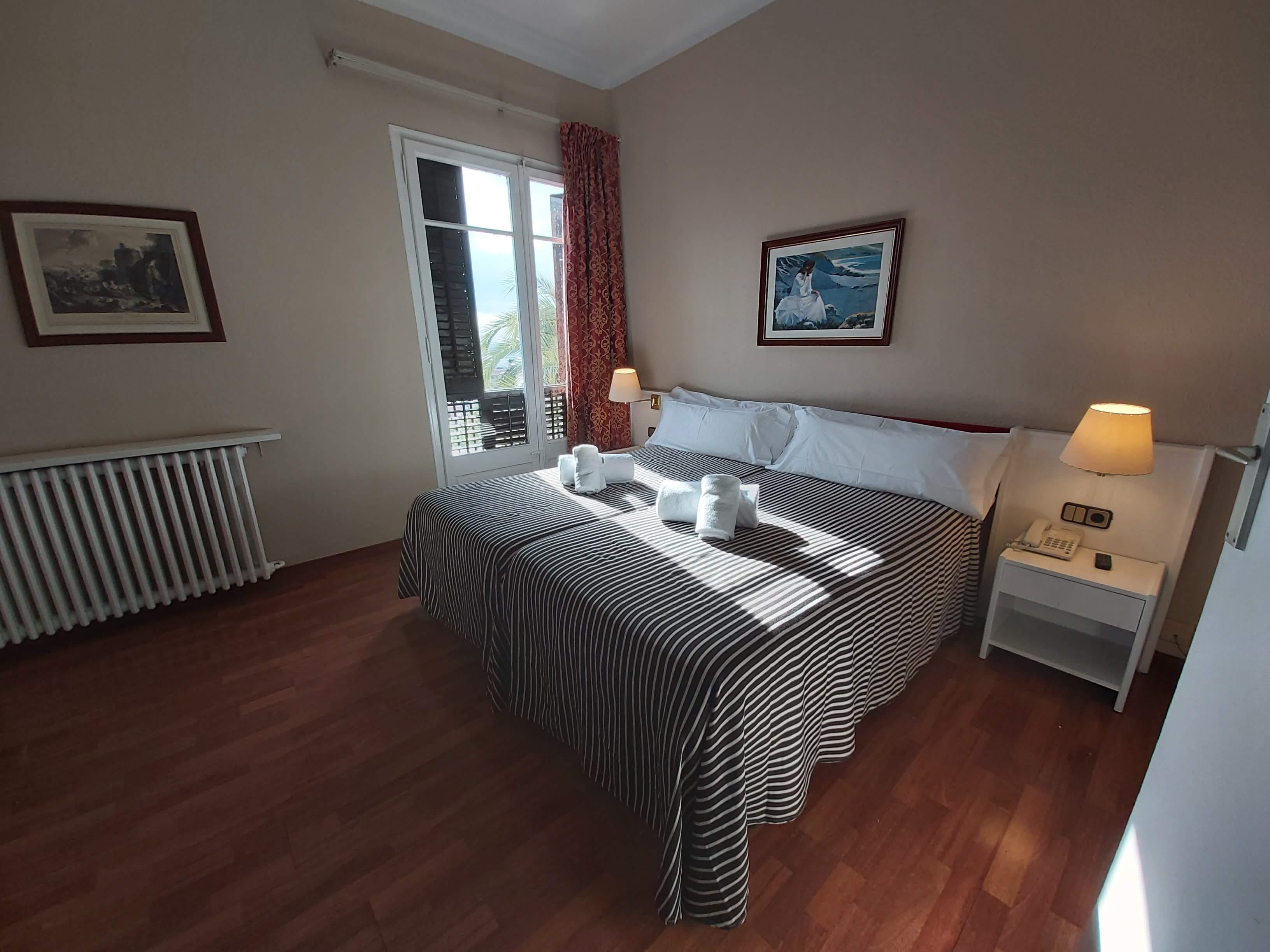 Hotel El Castell Sant Boi de Llobregat Ngoại thất bức ảnh