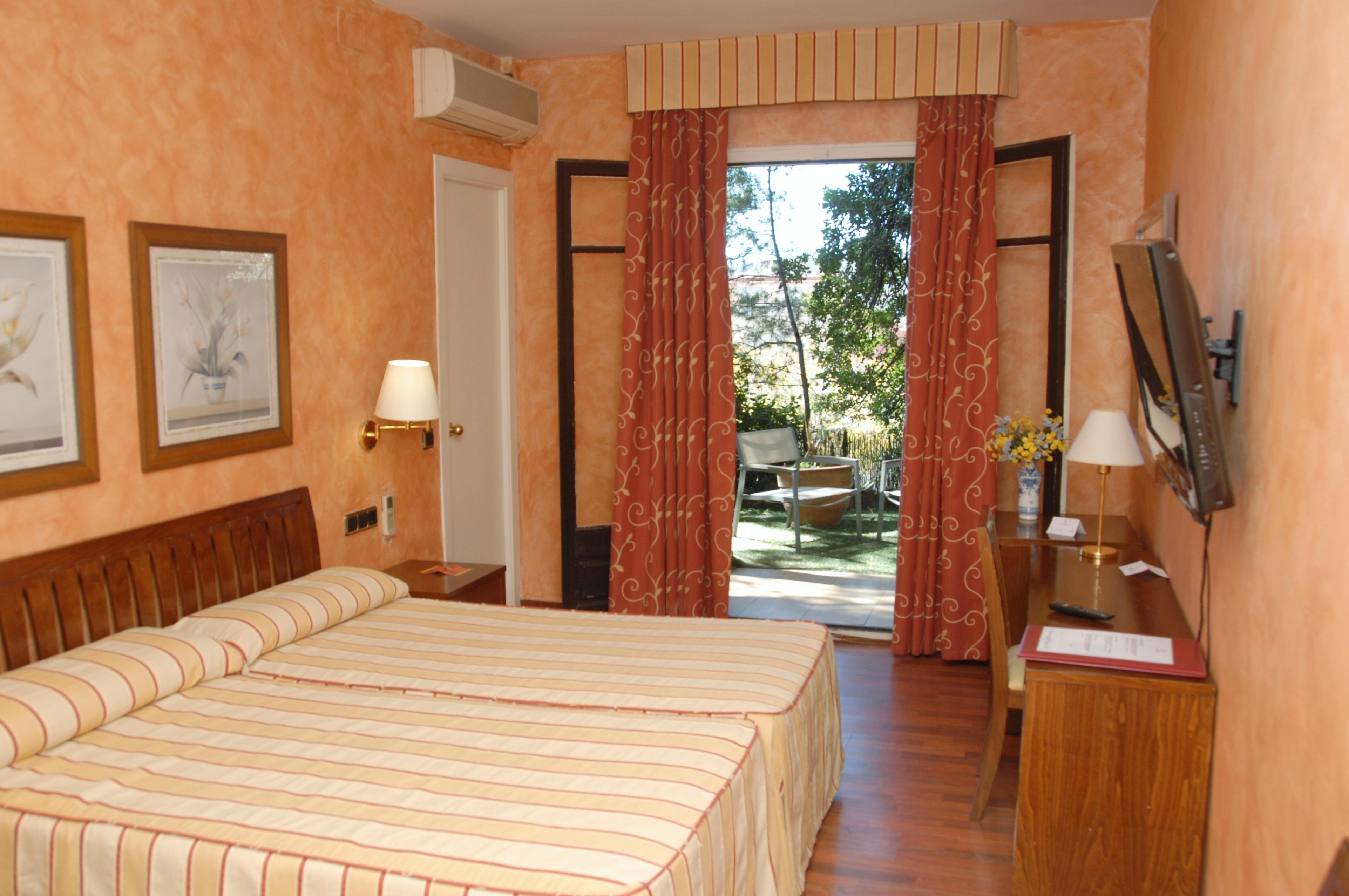 Hotel El Castell Sant Boi de Llobregat Ngoại thất bức ảnh