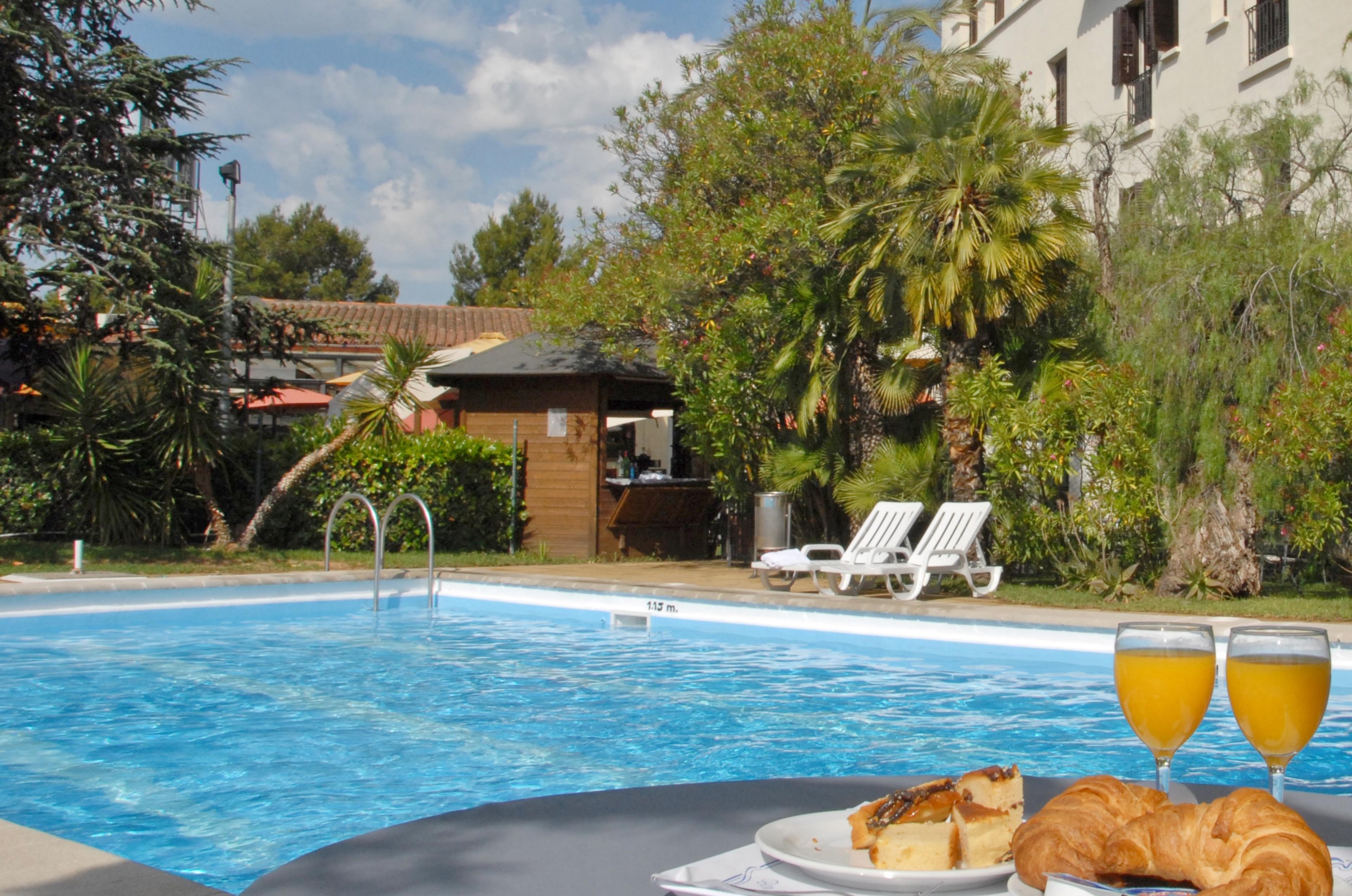Hotel El Castell Sant Boi de Llobregat Ngoại thất bức ảnh