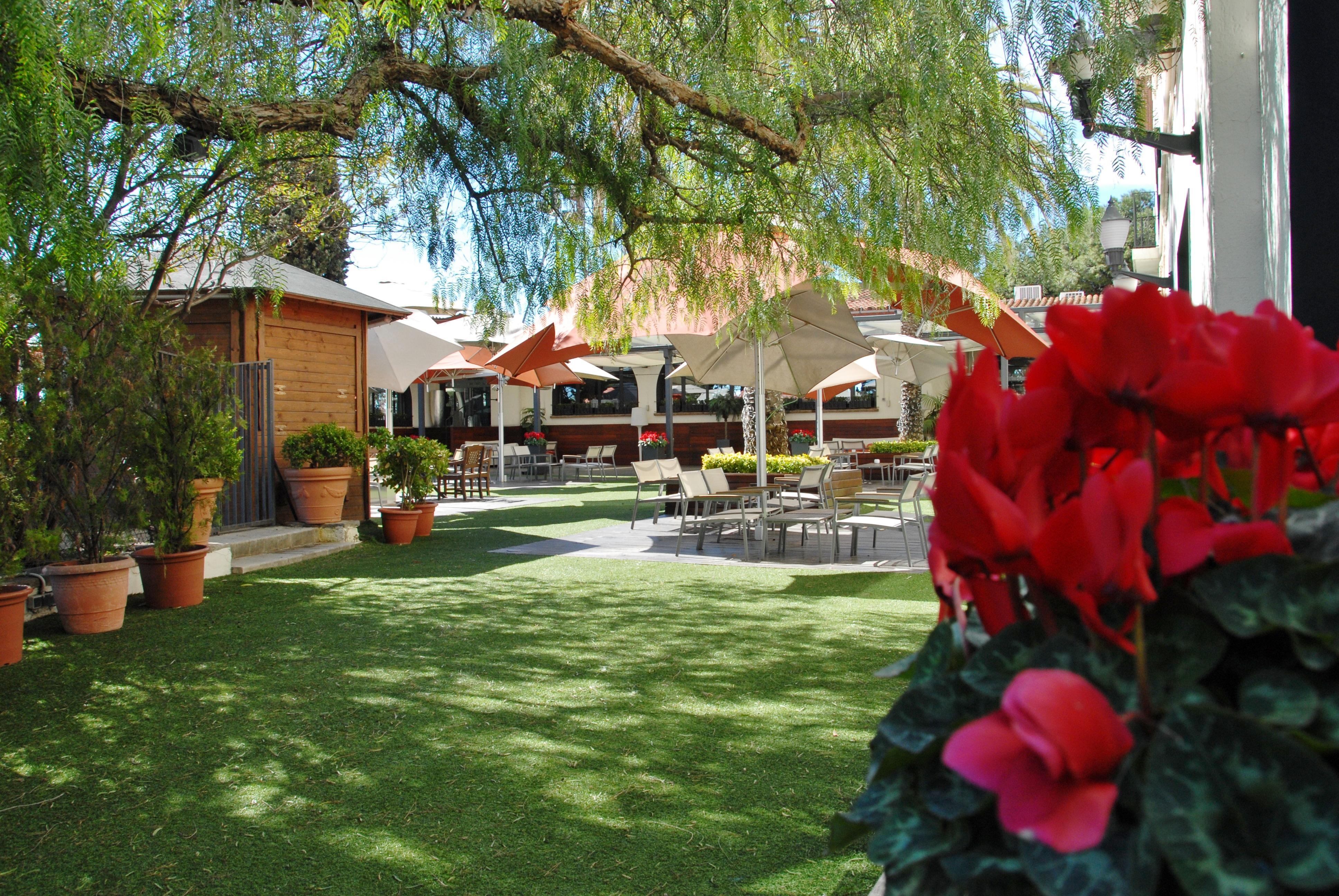 Hotel El Castell Sant Boi de Llobregat Ngoại thất bức ảnh