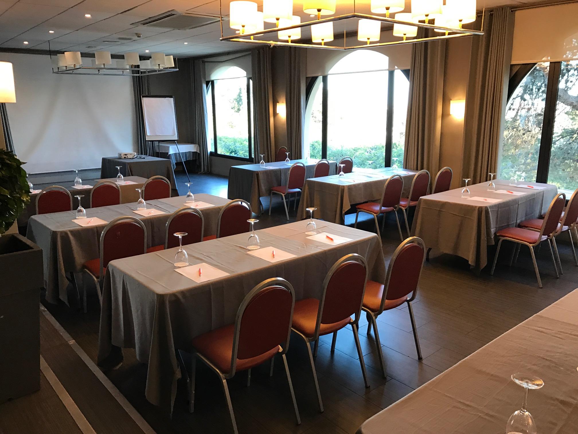 Hotel El Castell Sant Boi de Llobregat Ngoại thất bức ảnh