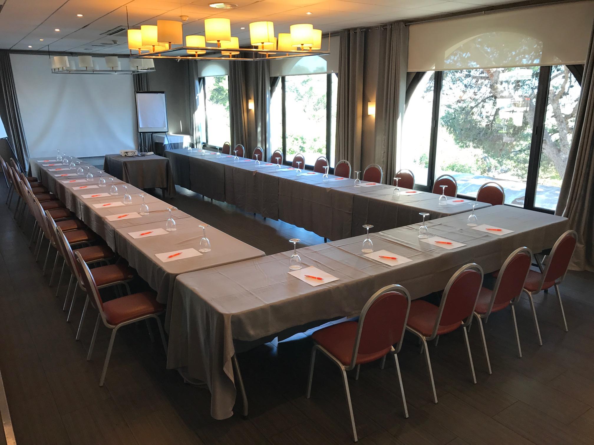 Hotel El Castell Sant Boi de Llobregat Ngoại thất bức ảnh