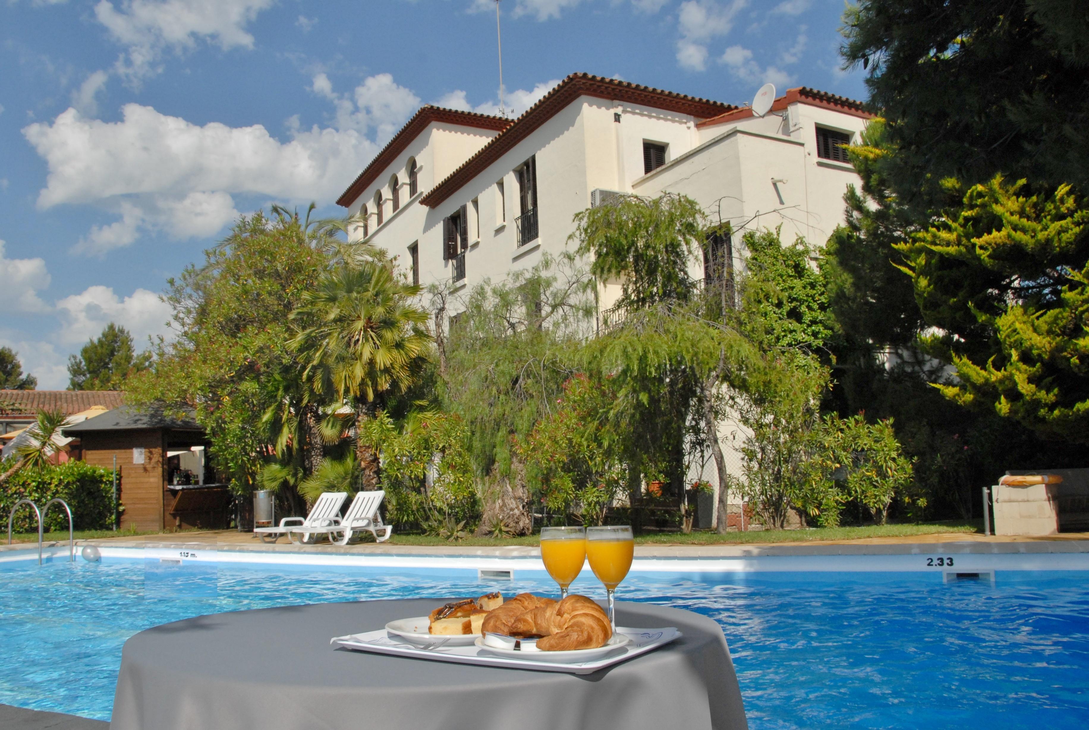 Hotel El Castell Sant Boi de Llobregat Ngoại thất bức ảnh