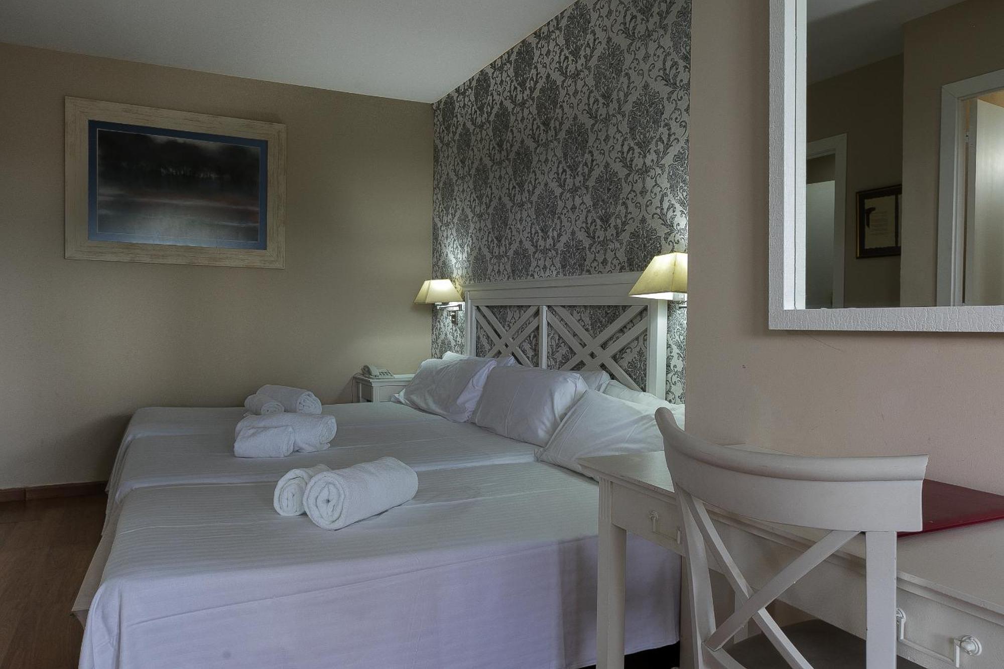 Hotel El Castell Sant Boi de Llobregat Ngoại thất bức ảnh