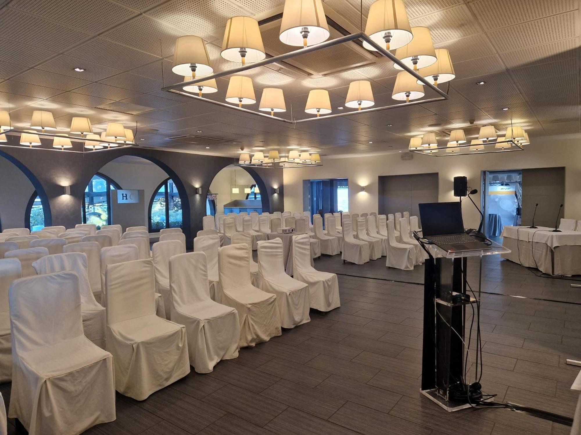 Hotel El Castell Sant Boi de Llobregat Ngoại thất bức ảnh